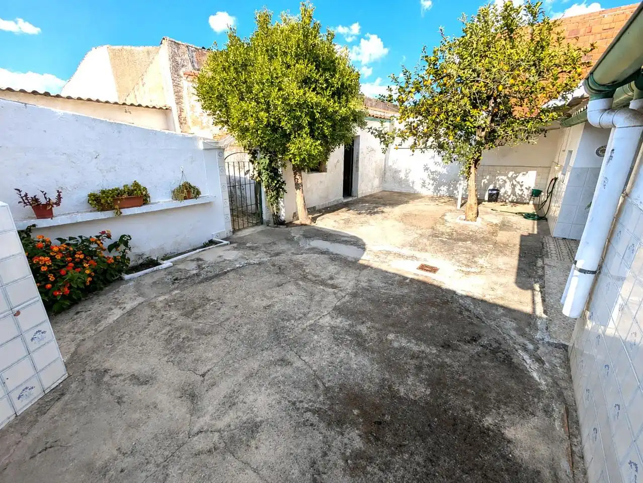 Vista exterior de Casa o chalet en venta en Puebla de la Calzada con Jardín privado y Terraza