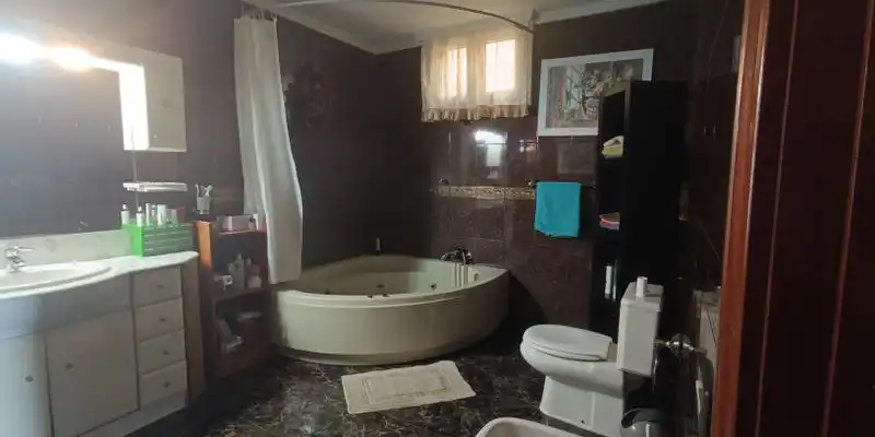 Bany de Casa o xalet en venda en Arucas amb Terrassa, Traster i Moblat