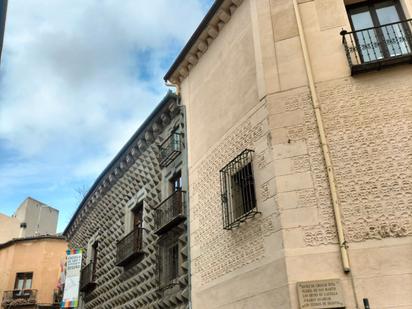 Vista exterior de Pis en venda en Segovia Capital