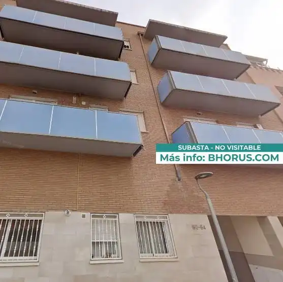 Vista exterior de Àtic en venda en El Vendrell amb Piscina
