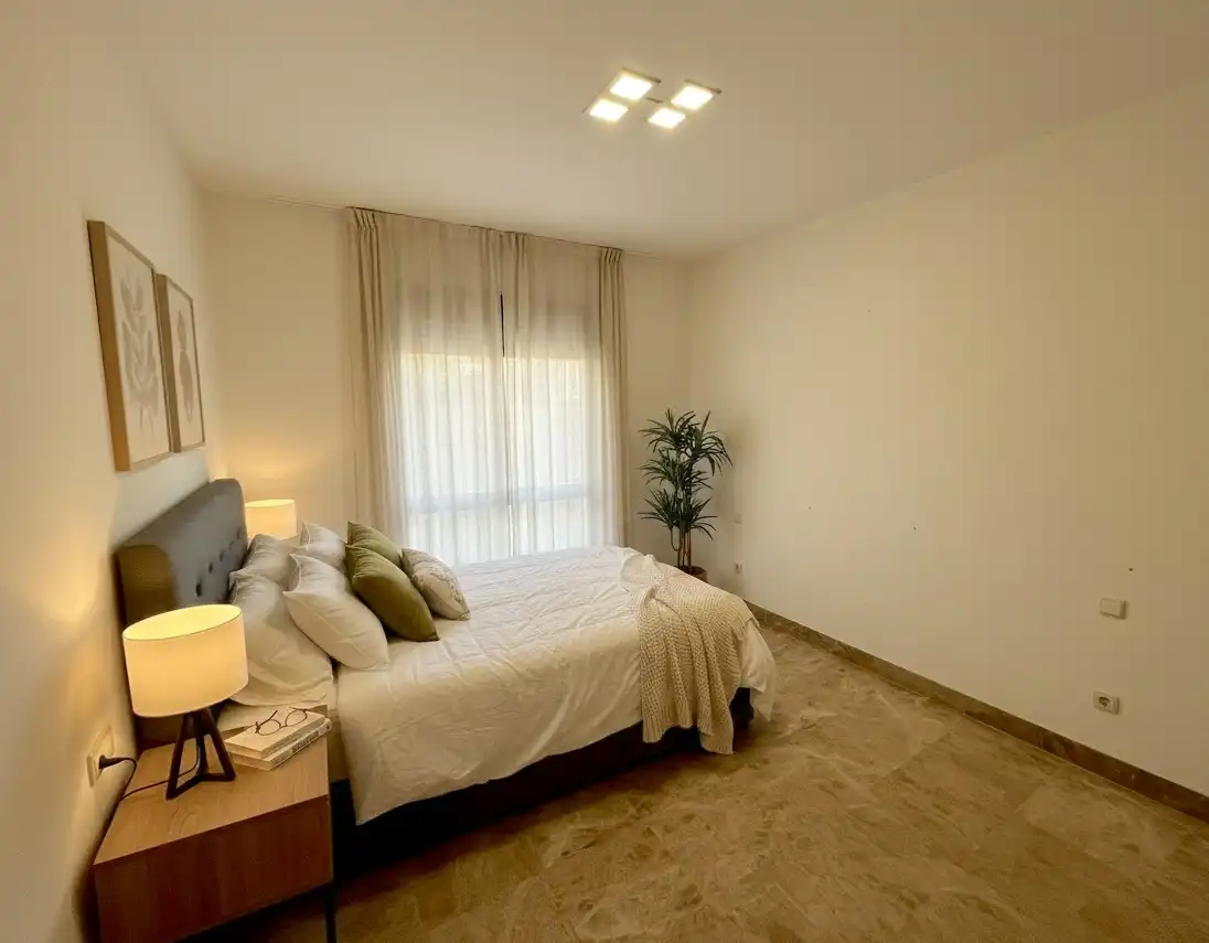 Schlafzimmer von Wohnung zur Miete in Marbella mit Klimaanlage, Terrasse und Abstellraum