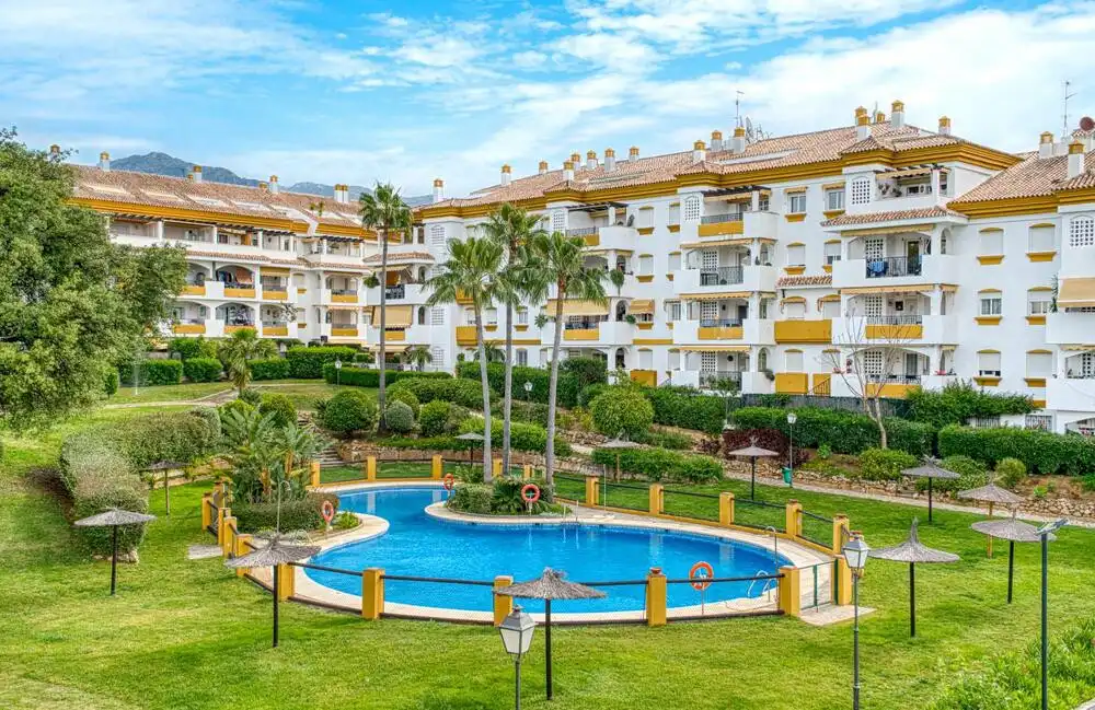 Vista exterior de Planta baja en venta en Marbella con Aire acondicionado, Terraza y Piscina