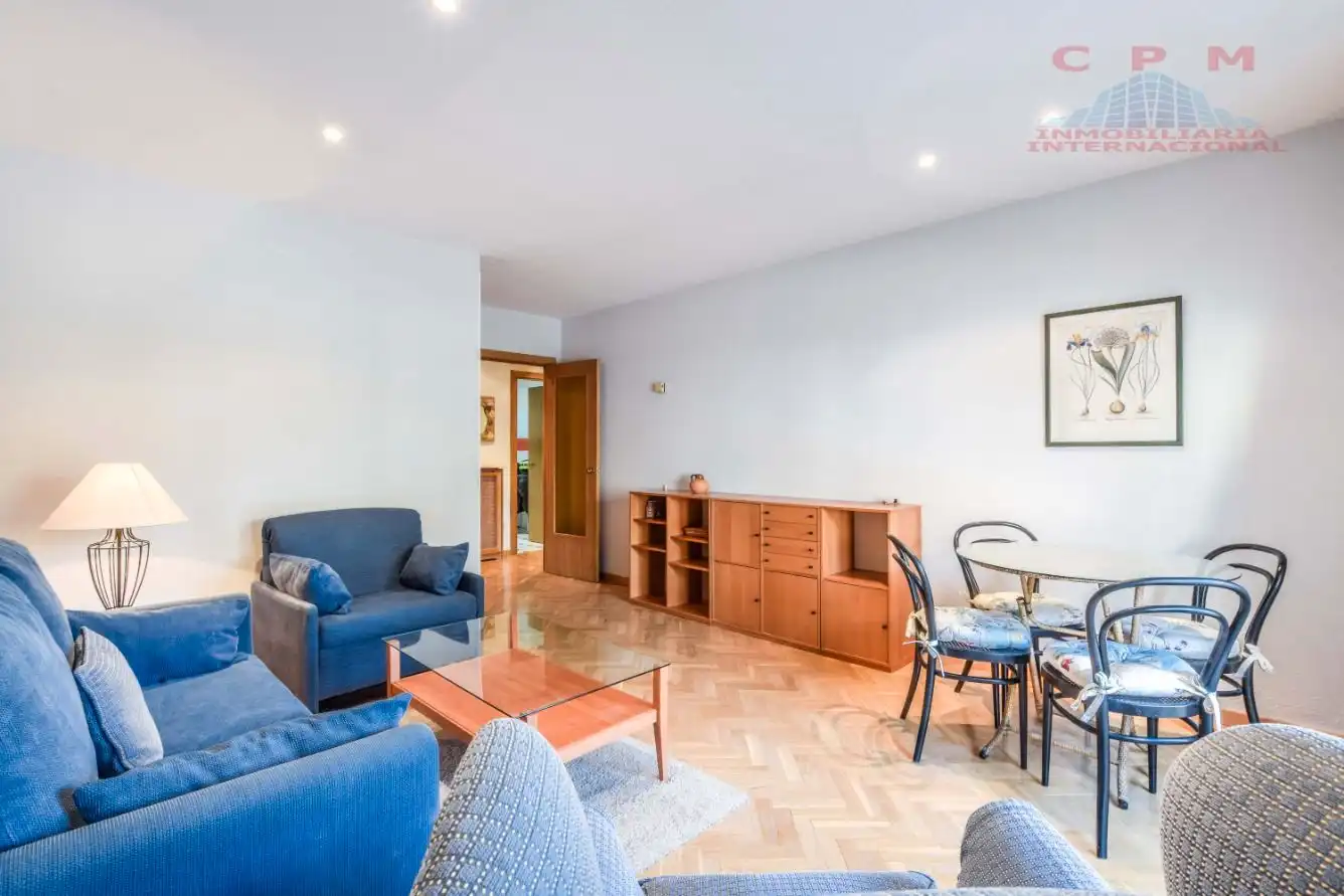 Living room of Flat for rent in Madrid  with Air Conditioner, Heating and Parquet flooring