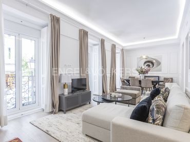 Piso con balcón en venta en Ayala