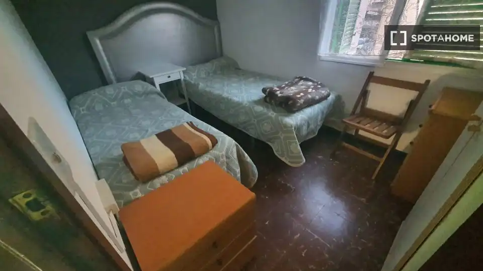 Bedroom of Flat for share in El Masnou  with Air Conditioner, Heating and Furnished