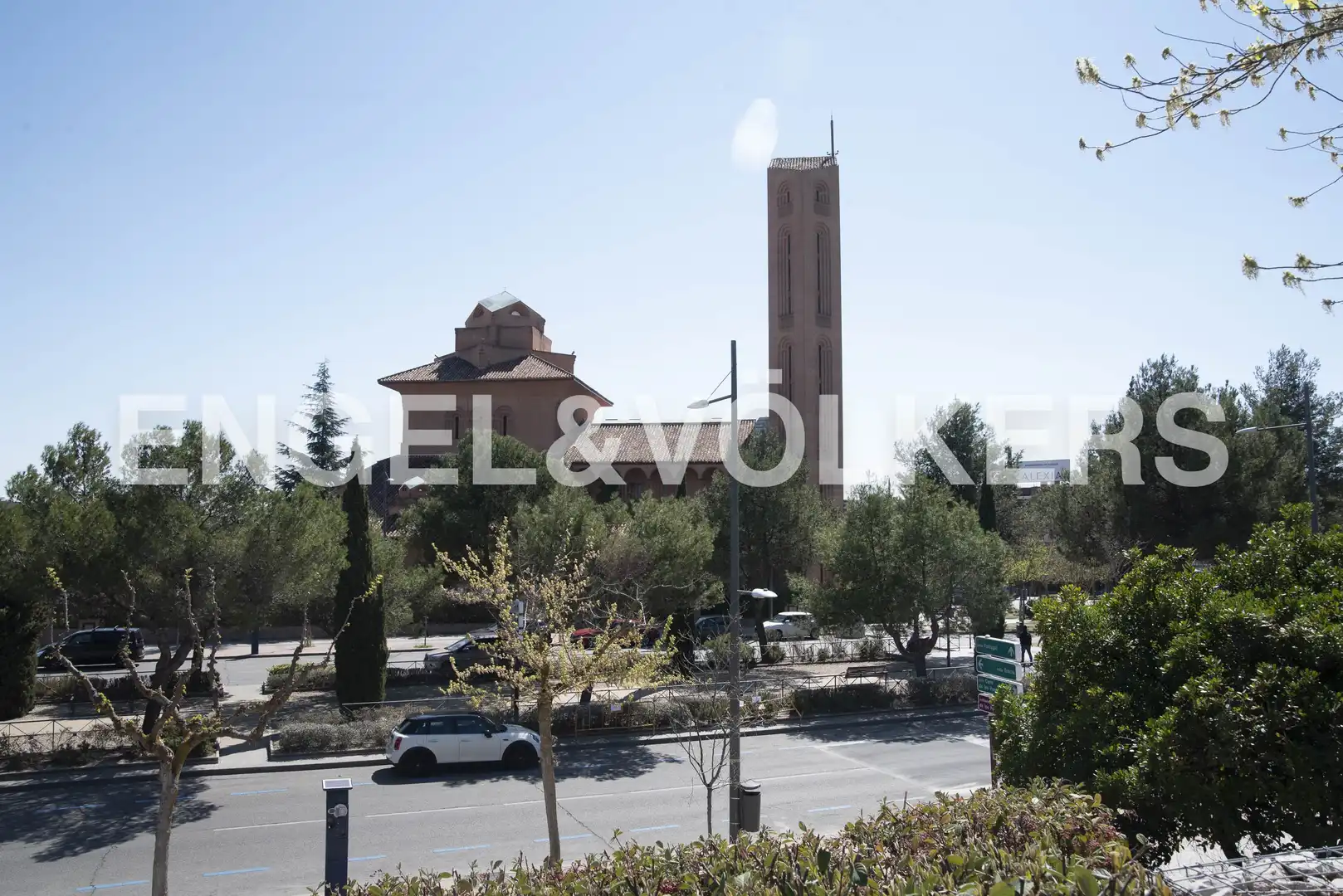 Vista exterior de Casa o chalet de alquiler en Pozuelo de Alarcón con Calefacción, Jardín privado y Parquet