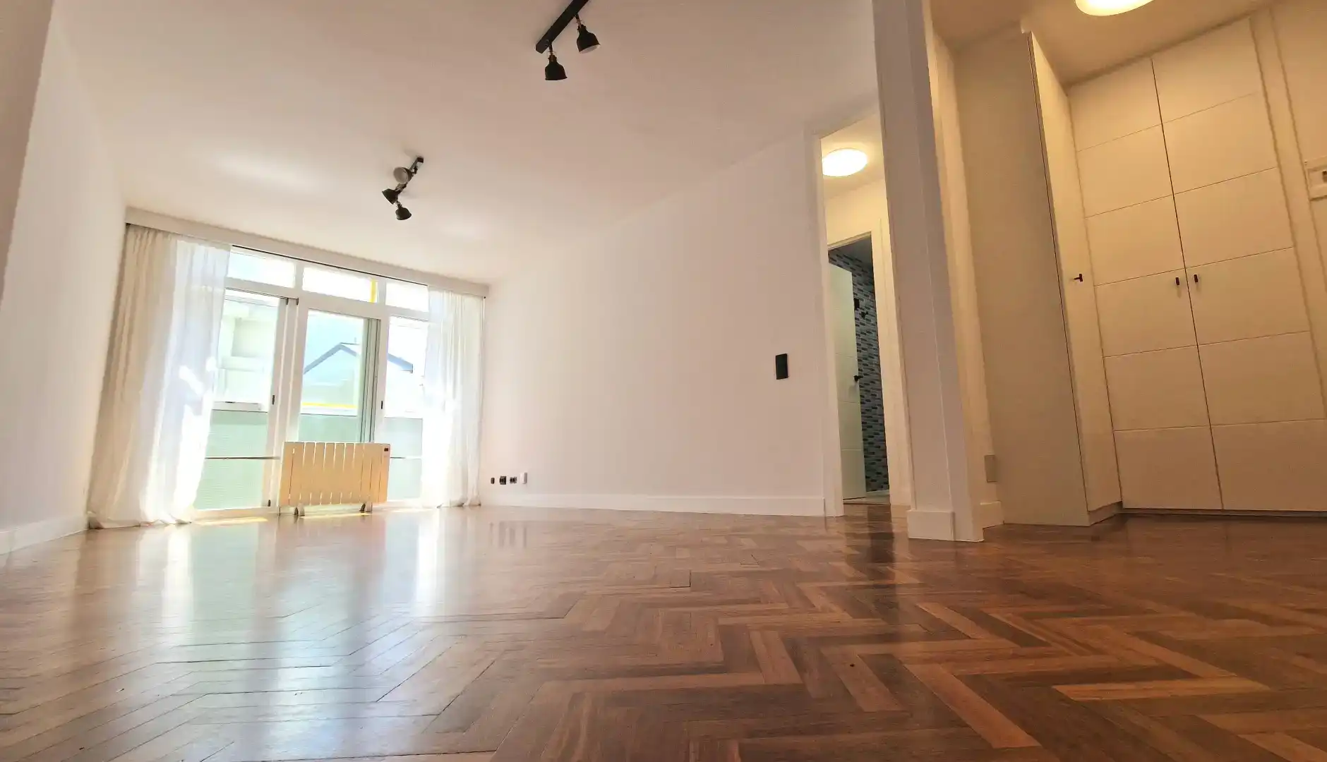 Sala d'estar de Apartament de lloguer en A Coruña Capital  amb Parquet, Forn i Rentadora