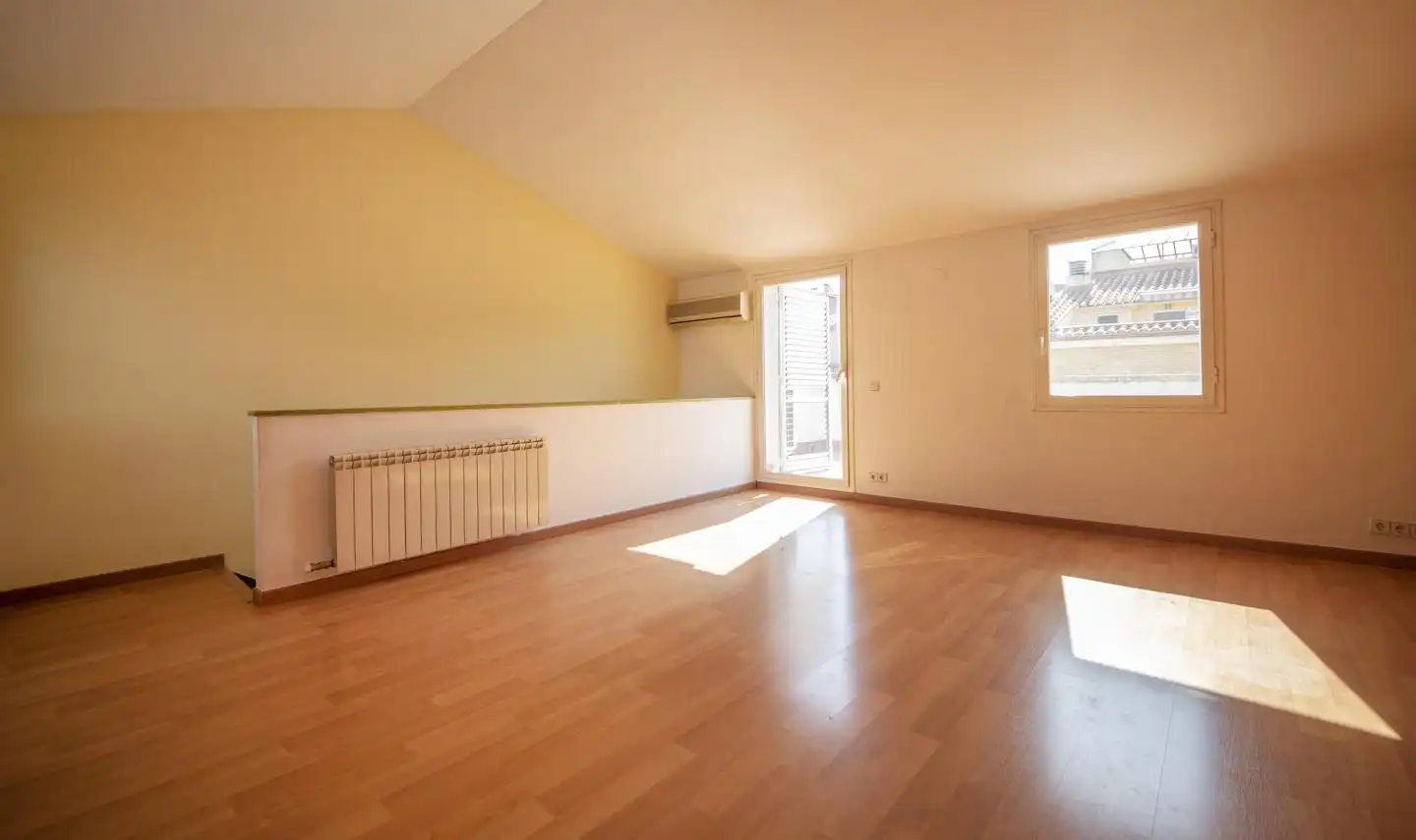 Schlafzimmer von Einfamilien-Reihenhaus zum Verkauf in Rubí mit Heizung und Möbliert