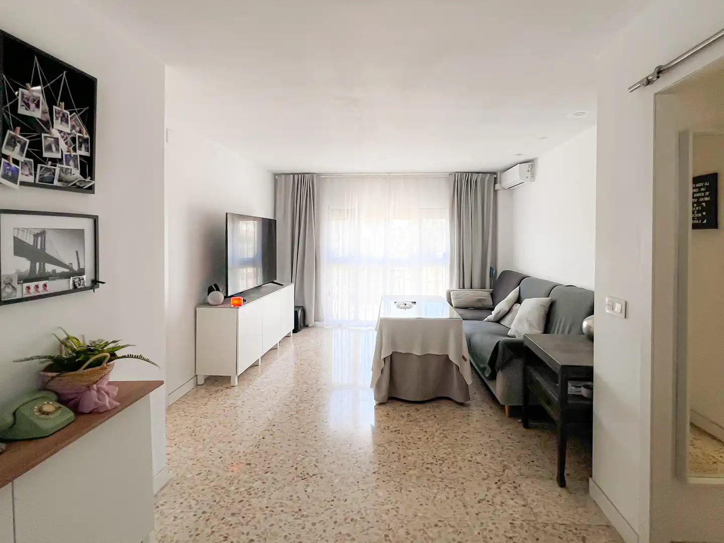 Living room of Flat for sale in Sevilla