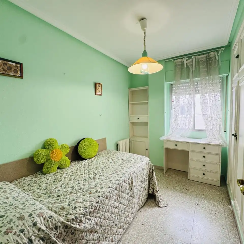 Flat for sale in De Cesáreo Alierta, La Granja