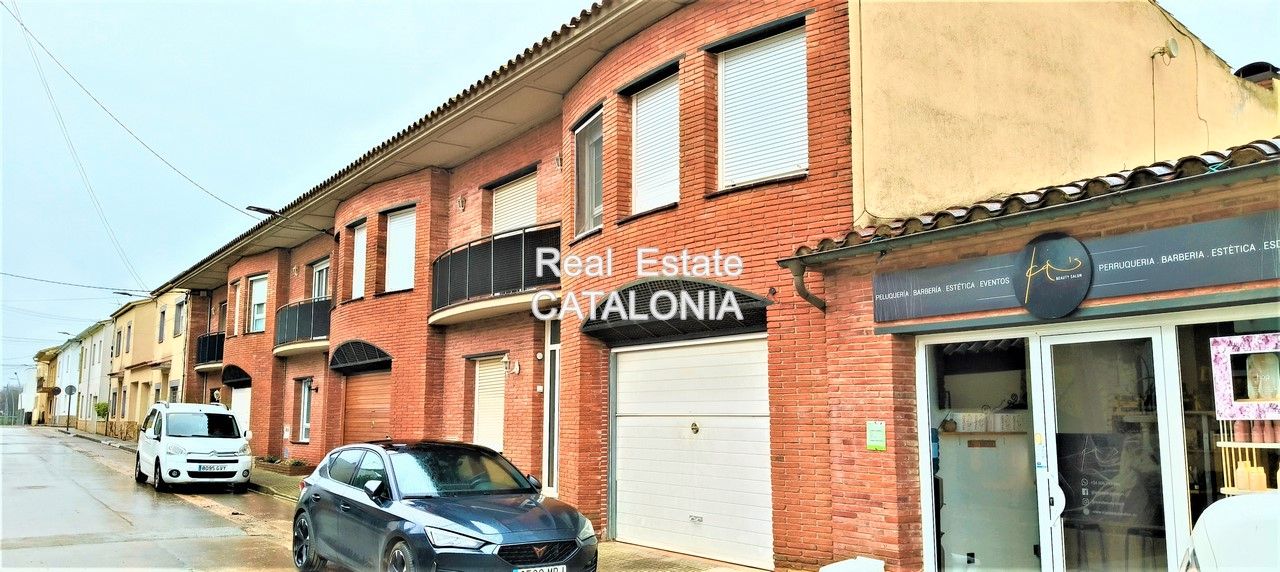 Vista exterior de Casa adosada en venda en Vidreres amb Aire condicionat, Calefacció i Parquet