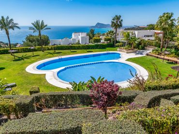 Penthouse with pool for sale in Altea Hills