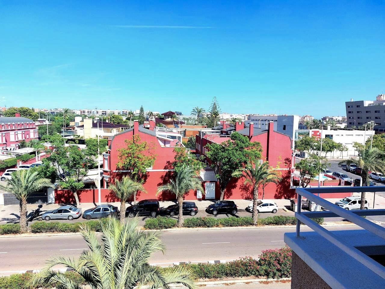 Vista exterior de Piso de alquiler en Elche / Elx con Aire acondicionado, Amueblado y Balcón
