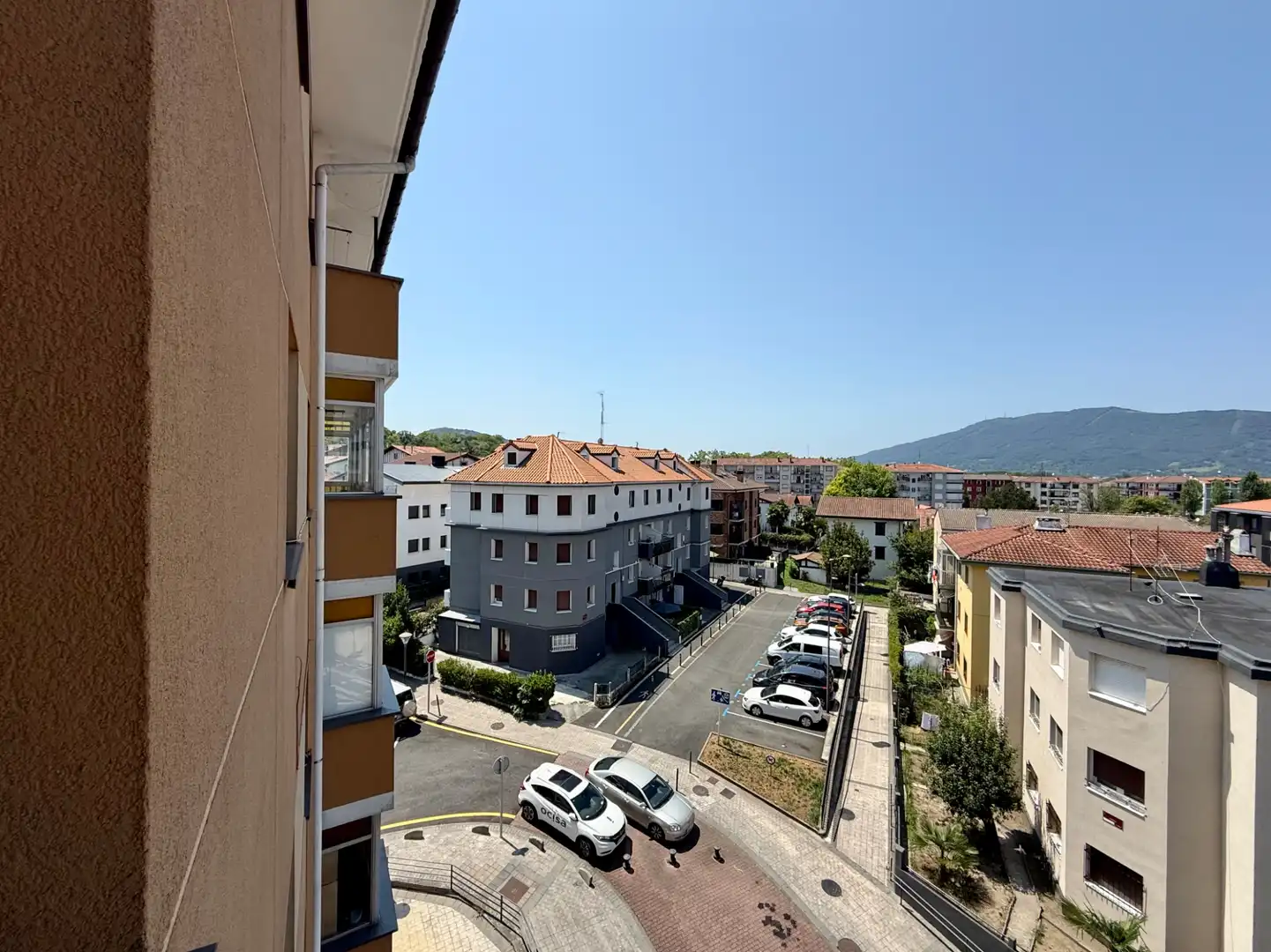 Vista exterior de Pis en venda en Irun  amb Moblat i Balcó