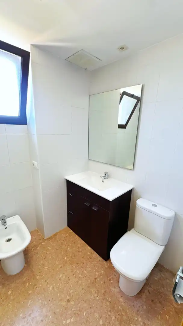 Baño de Casa adosada en venta en Castelló de Rugat con Aire acondicionado, Calefacción y Jardín privado