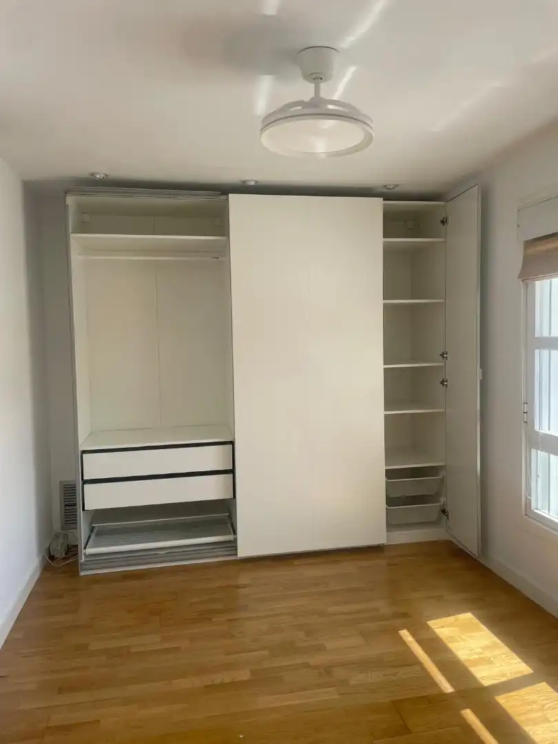 Schlafzimmer von Dachboden zur Miete in Zaragoza mit Klimaanlage, Heizung und Parkett