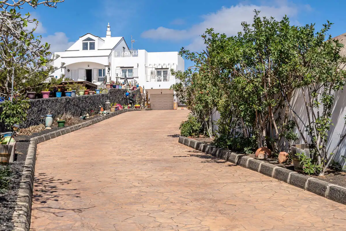 Vista exterior de Casa o xalet en venda en Tías amb Aire condicionat, Traster i Piscina