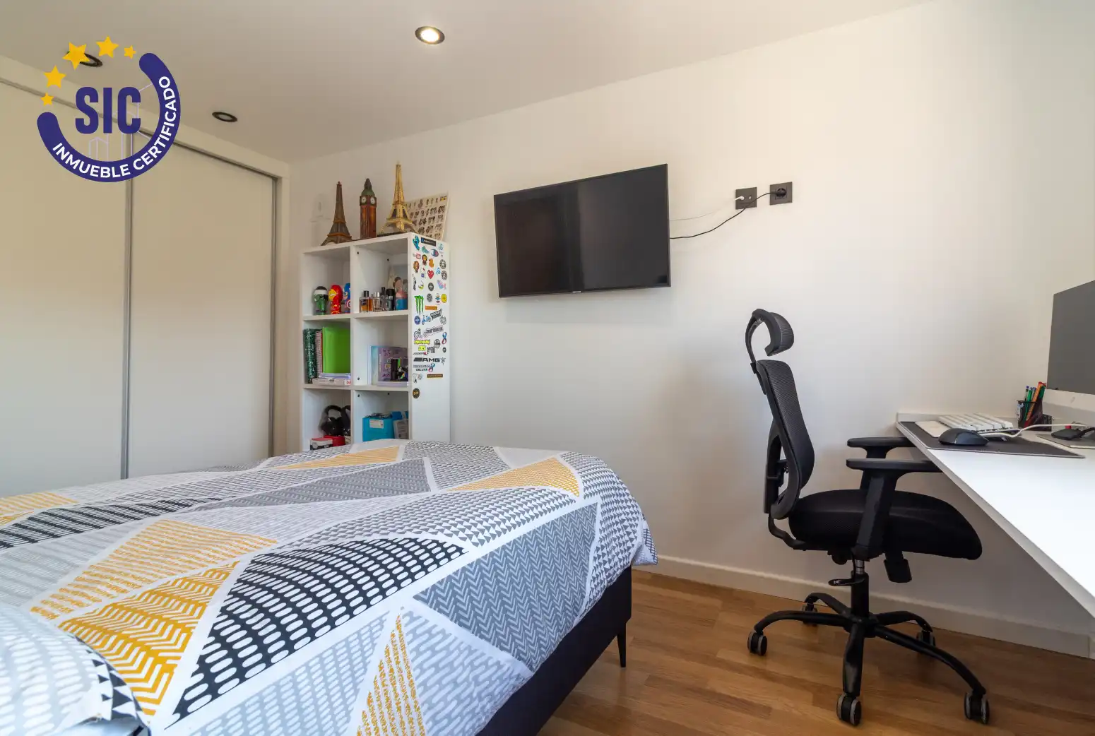 Dormitori de Casa adosada en venda en Sagunto / Sagunt amb Aire condicionat, Jardí privat i Parquet