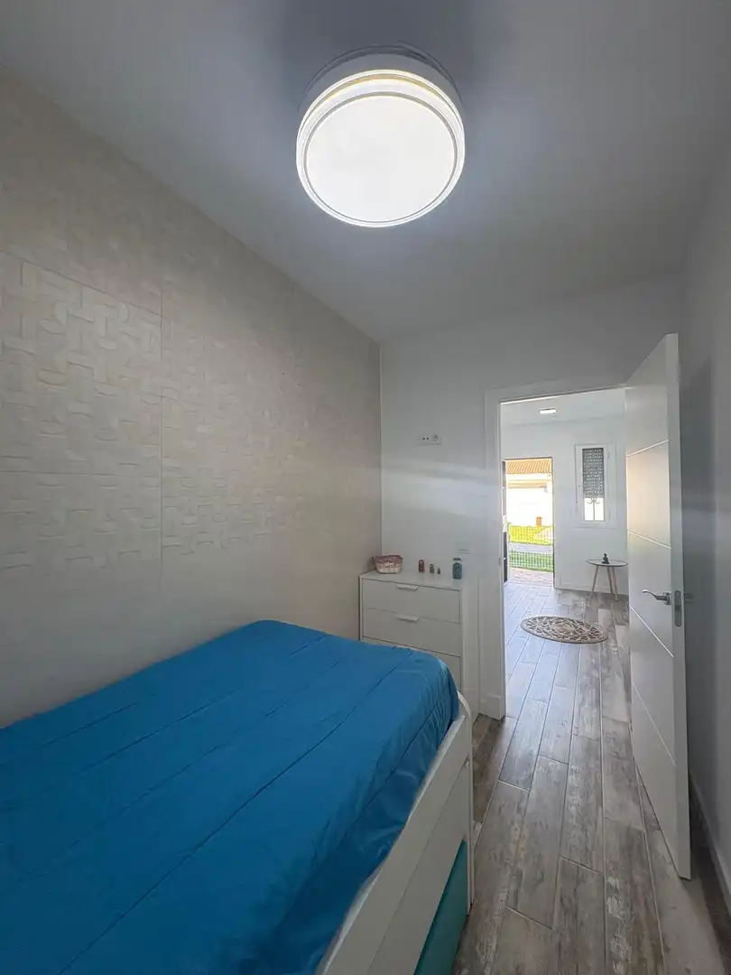 Habitación de Casa o chalet de alquiler en Chiclana de la Frontera con Aire acondicionado, Jardín privado y Piscina