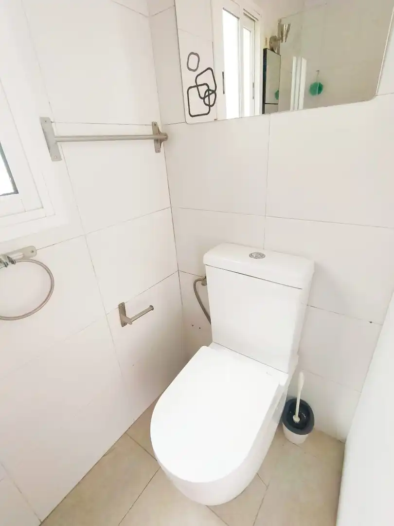 Badezimmer von Wohnungen zum Verkauf in Salou mit Klimaanlage, Heizung und Parkett