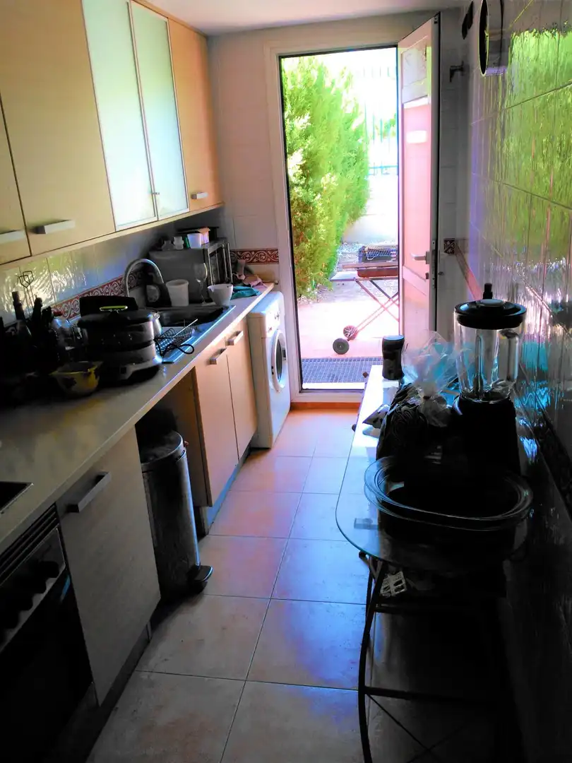Küche von Einfamilien-Reihenhaus zur Miete in Moncada mit Klimaanlage, Heizung und Privatgarten
