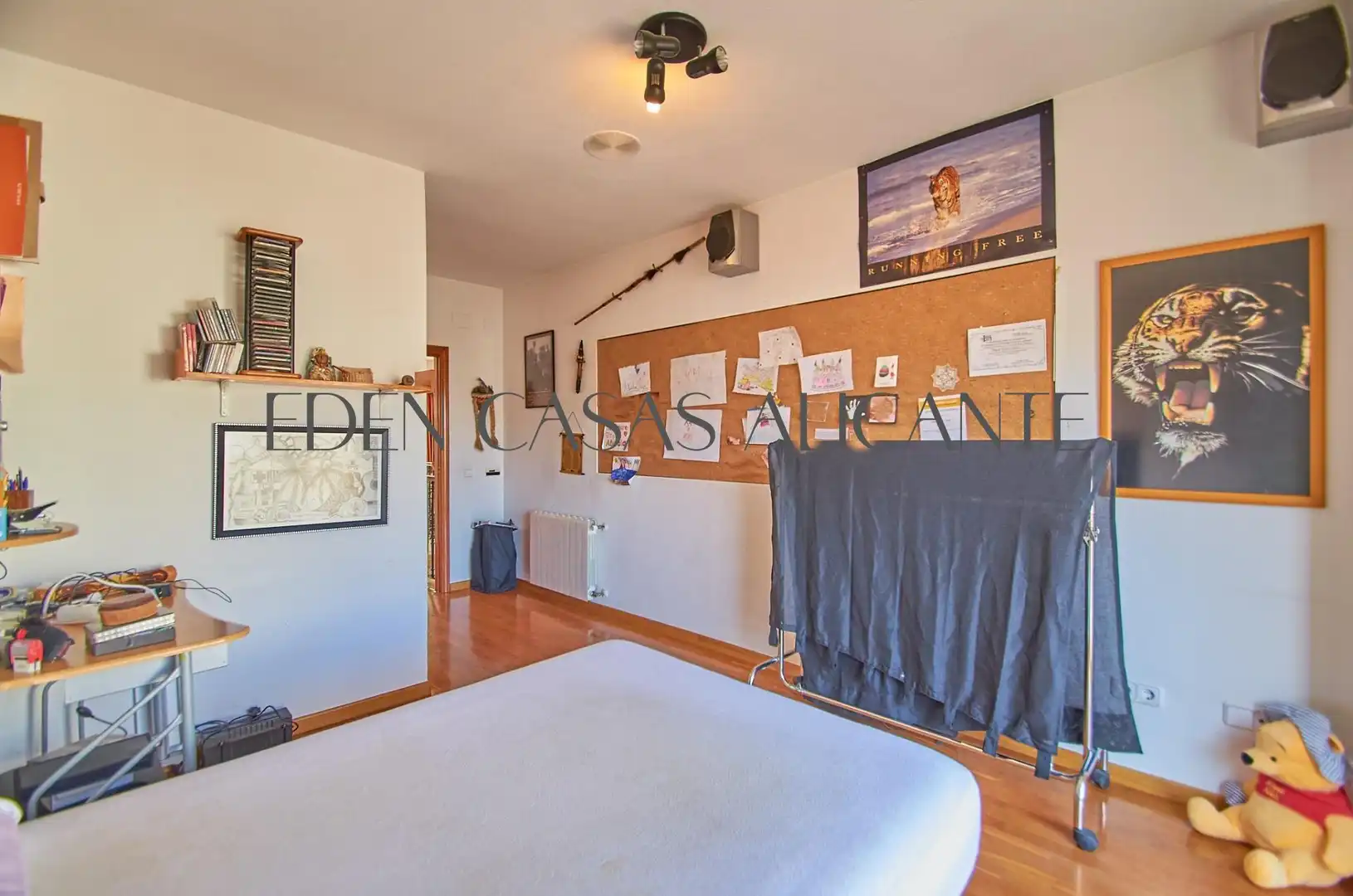 Dormitori de Casa adosada en venda en San Vicente del Raspeig / Sant Vicent del Raspeig amb Aire condicionat, Jardí privat i Parquet