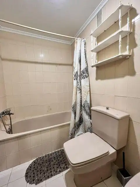 Baño de Apartamento de alquiler en Gijón  con Aire acondicionado, Calefacción y Amueblado
