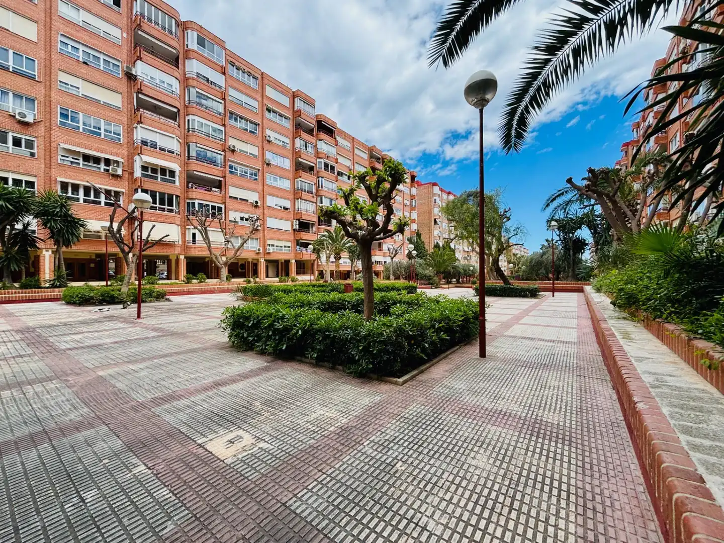 Vista exterior de Pis en venda en Alicante / Alacant amb Calefacció i Piscina comunitària