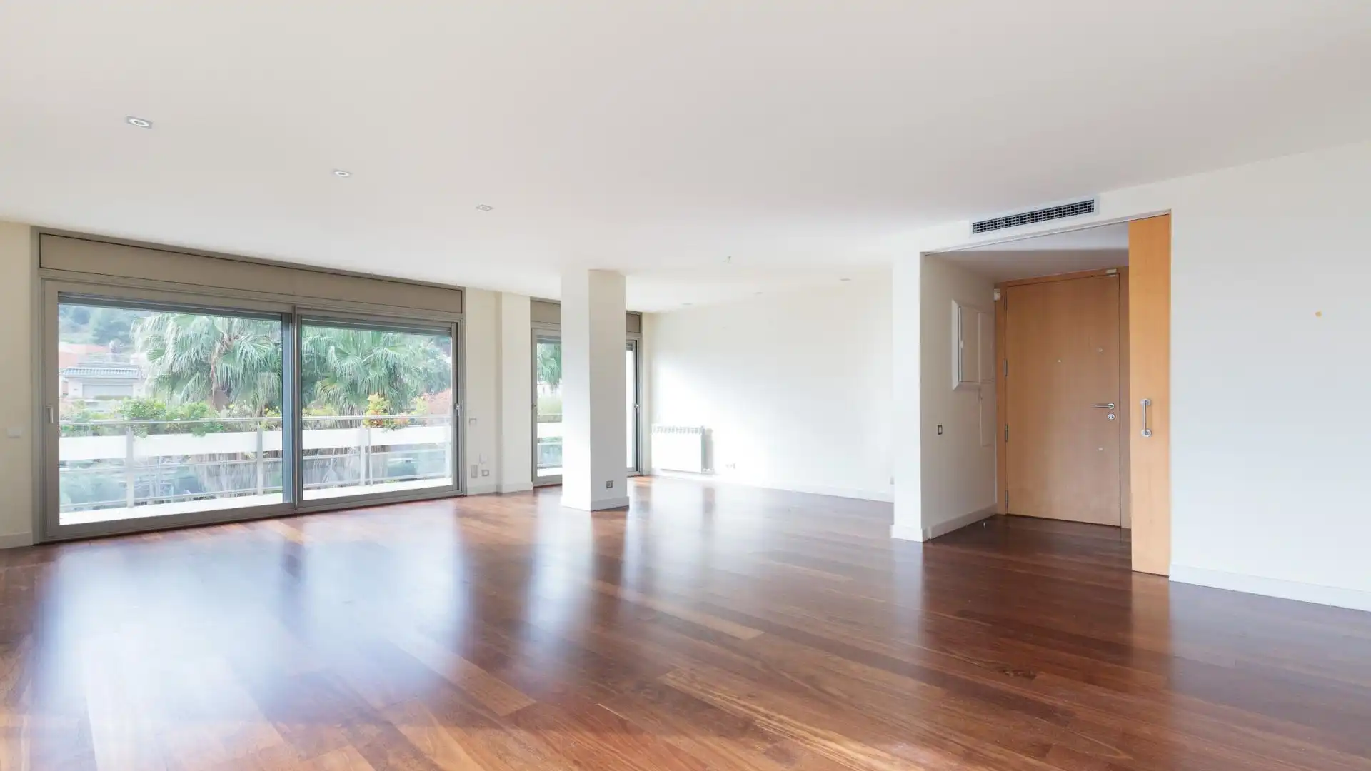 Living room of Flat for rent in Barcelona  with Private garden, Parquet flooring and Terrace