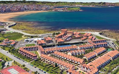 Vista exterior de Casa o xalet en venda en Gijón  amb Terrassa i Piscina