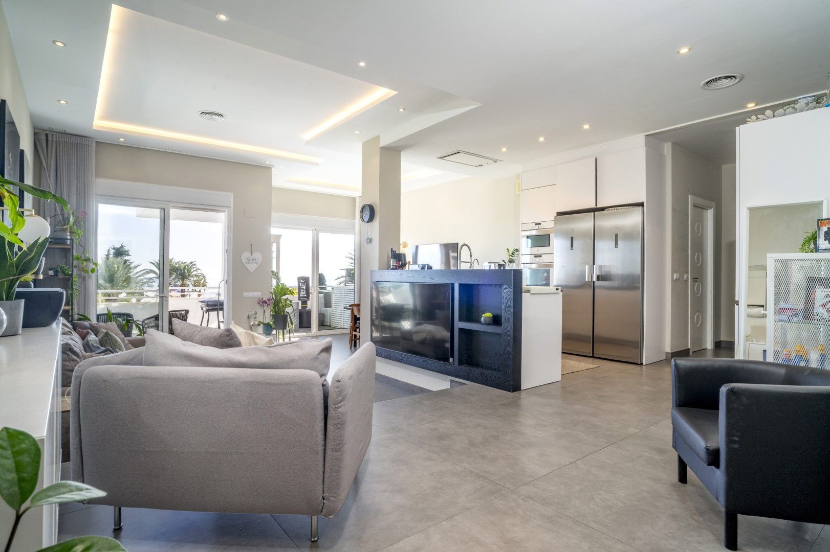 Living room of Apartment for sale in Marbella  with Air Conditioner, Terrace and Storage room