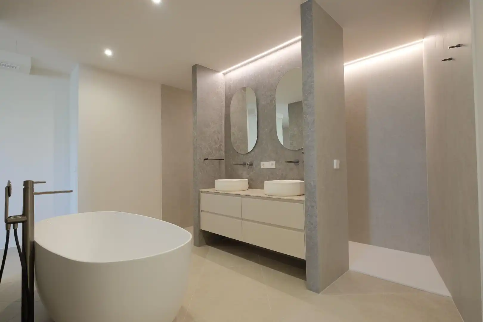 Chalet con piscina en venta en Marisol Park - Ortembach - Los Almendros, imagen 46