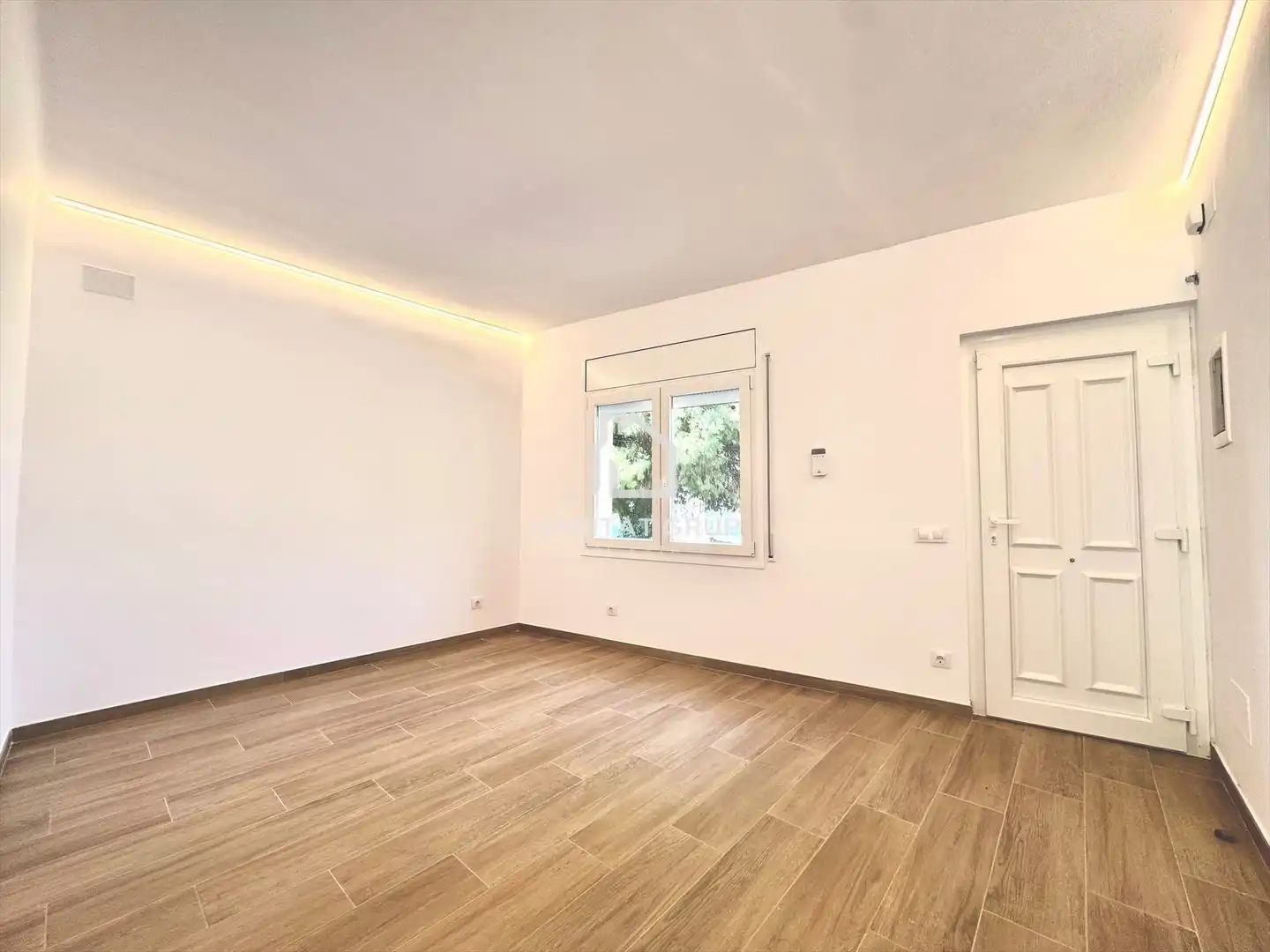 Sala de estar de Casa adosada en venta en Girona con Aire acondicionado, Calefacción y Jardín privado