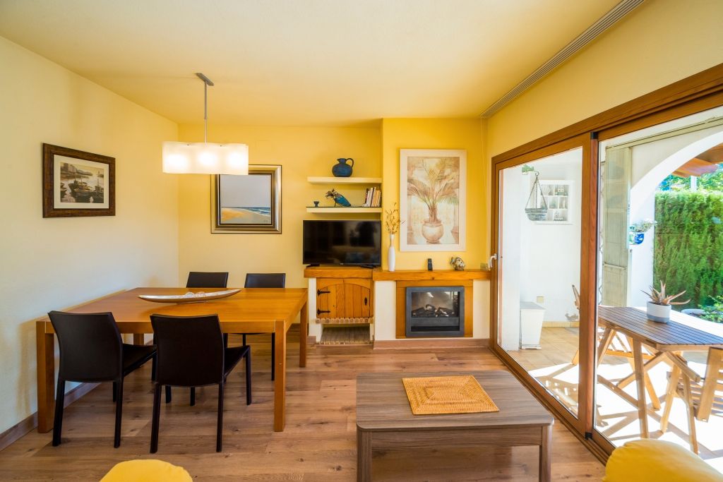 Menjador de Casa adosada en venda en Castell d'Aro, Platja d'Aro i s'Agaró amb Aire condicionat, Calefacció i Terrassa