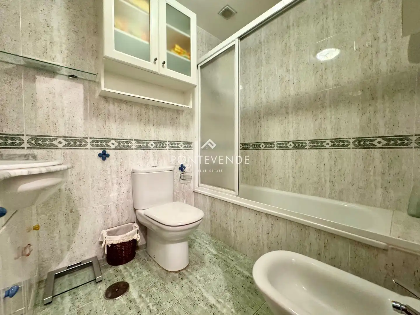 Badezimmer von Maisonette zum Verkauf in Bueu mit Klimaanlage, Heizung und Terrasse