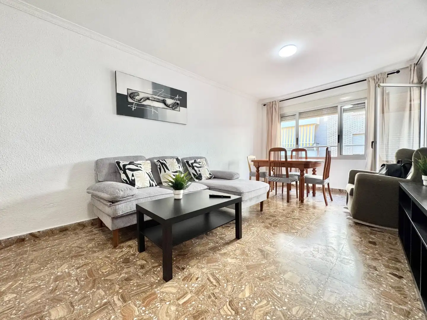 Sala d'estar de Apartament de lloguer en Torrevieja amb Aire condicionat, Moblat i Rentadora