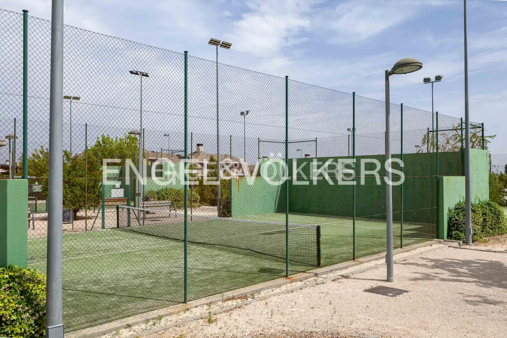 Terrasse von Einfamilien-Reihenhaus zum Verkauf in Majadahonda mit Klimaanlage, Heizung und Privatgarten