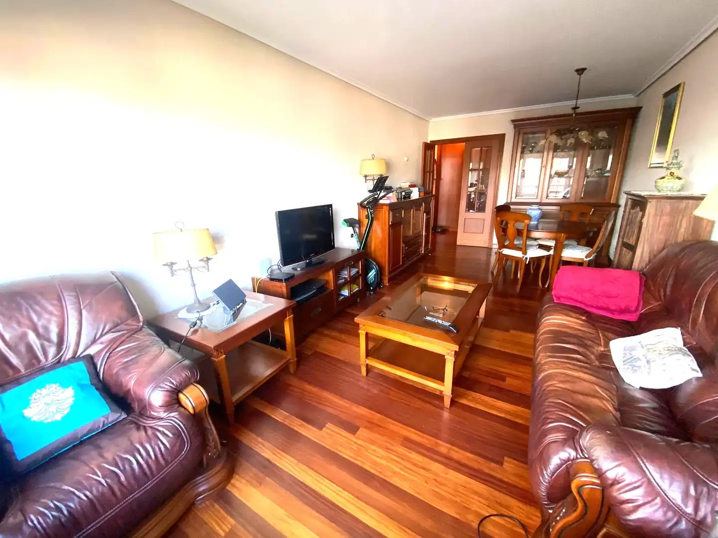 Sala d'estar de Pis en venda en Castro-Urdiales amb Calefacció, Parquet i Terrassa