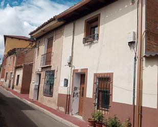 Vista exterior de Casa o xalet en venda en Cigales amb Jardí privat, Terrassa i Traster