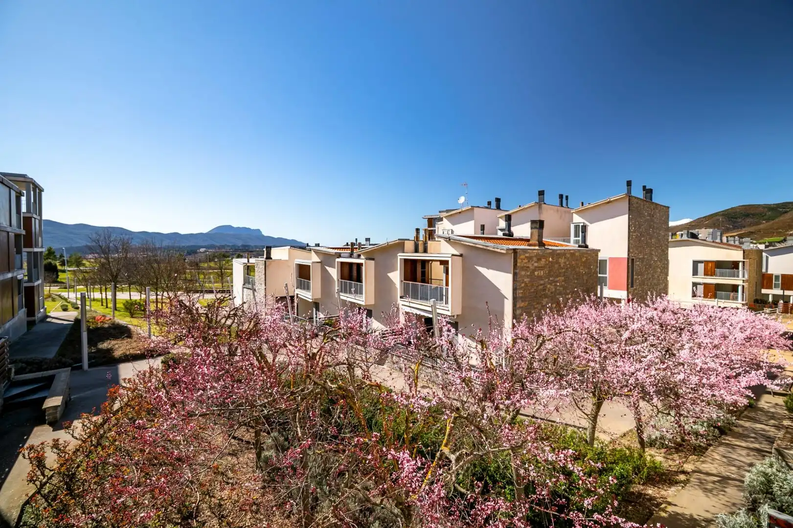 Vista exterior de Dúplex en venta en Sabiñánigo con Calefacción, Terraza y Trastero