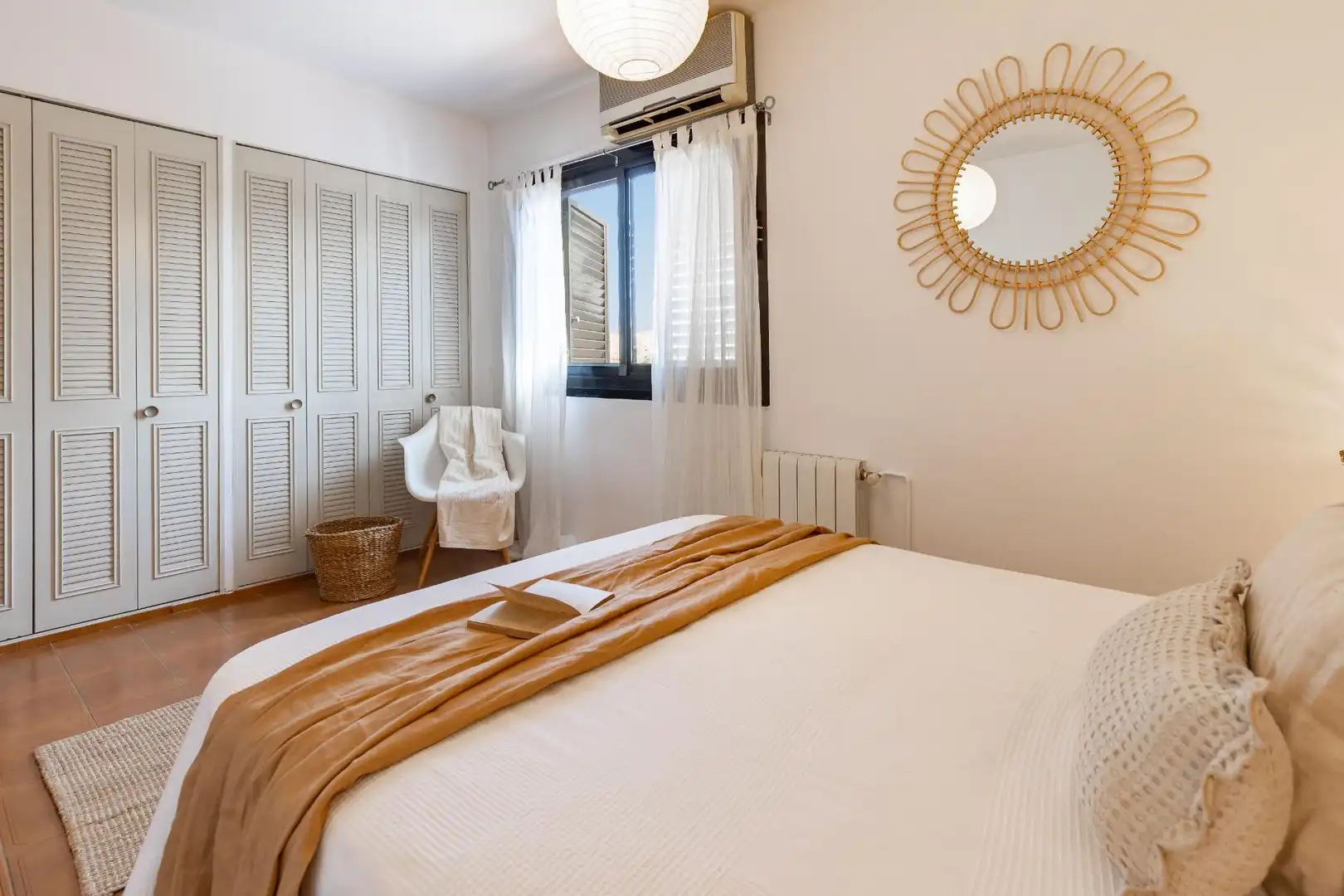 Habitación de Casa adosada en venta en Paterna con Calefacción, Jardín privado y Terraza