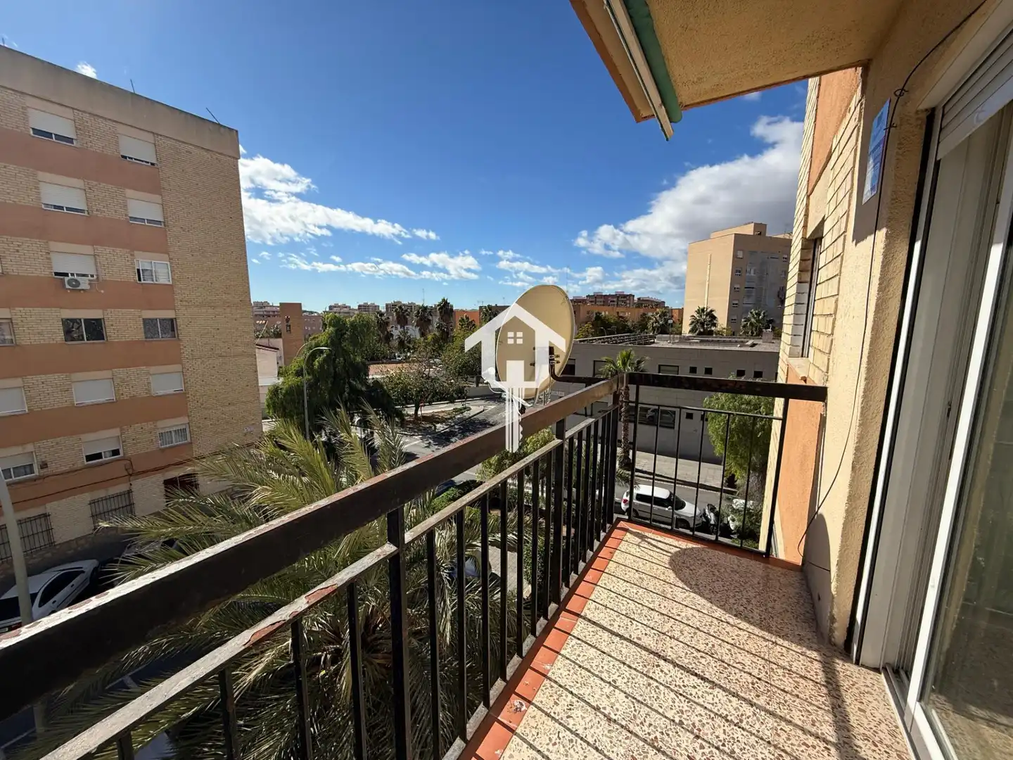 Vista exterior de Pis en venda en Alicante / Alacant amb Aire condicionat, Traster i Balcó