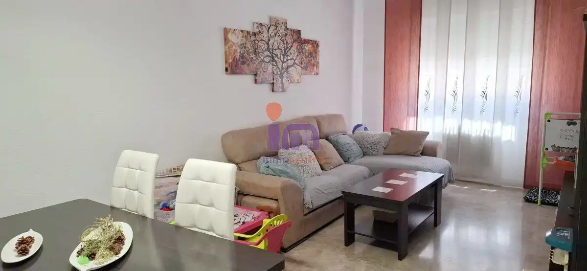 Sala de estar de Casa adosada en venta en Valdepeñas con Aire acondicionado, Calefacción y Piscina comunitaria