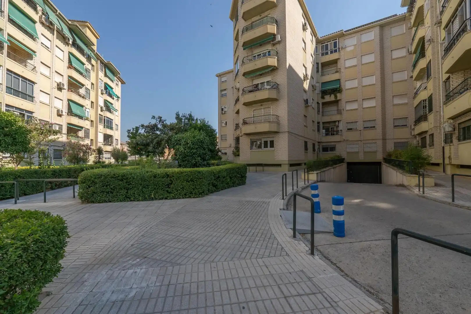Exterior view of Flat for sale in Granada  with Air Conditioner, Terrace and Alarm