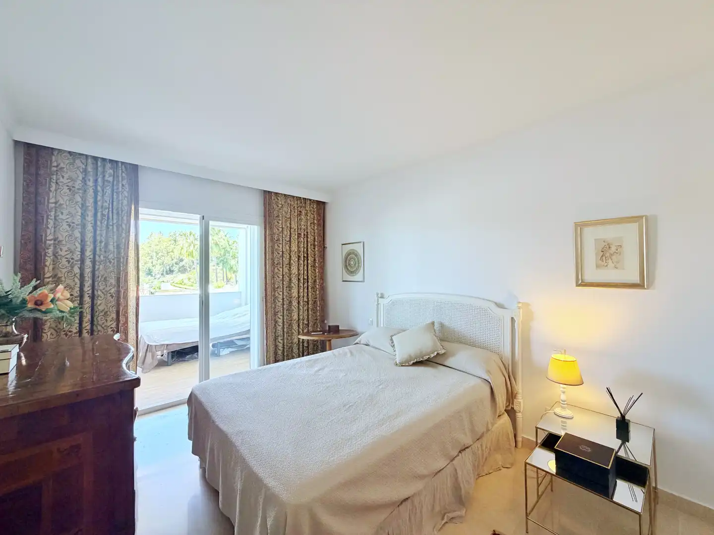Habitación de Piso de alquiler en Benahavís con Aire acondicionado, Calefacción y Terraza