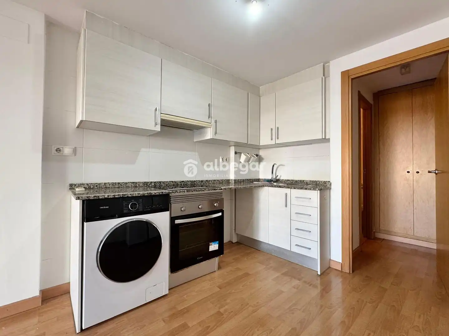 Cocina de Piso de alquiler en Valencia con Terraza, Lavadora y Balcón