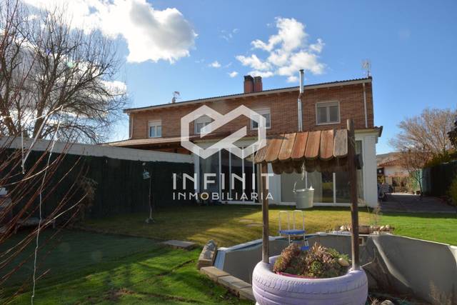 Casa adosada en Venta en Armuña de Tajuña