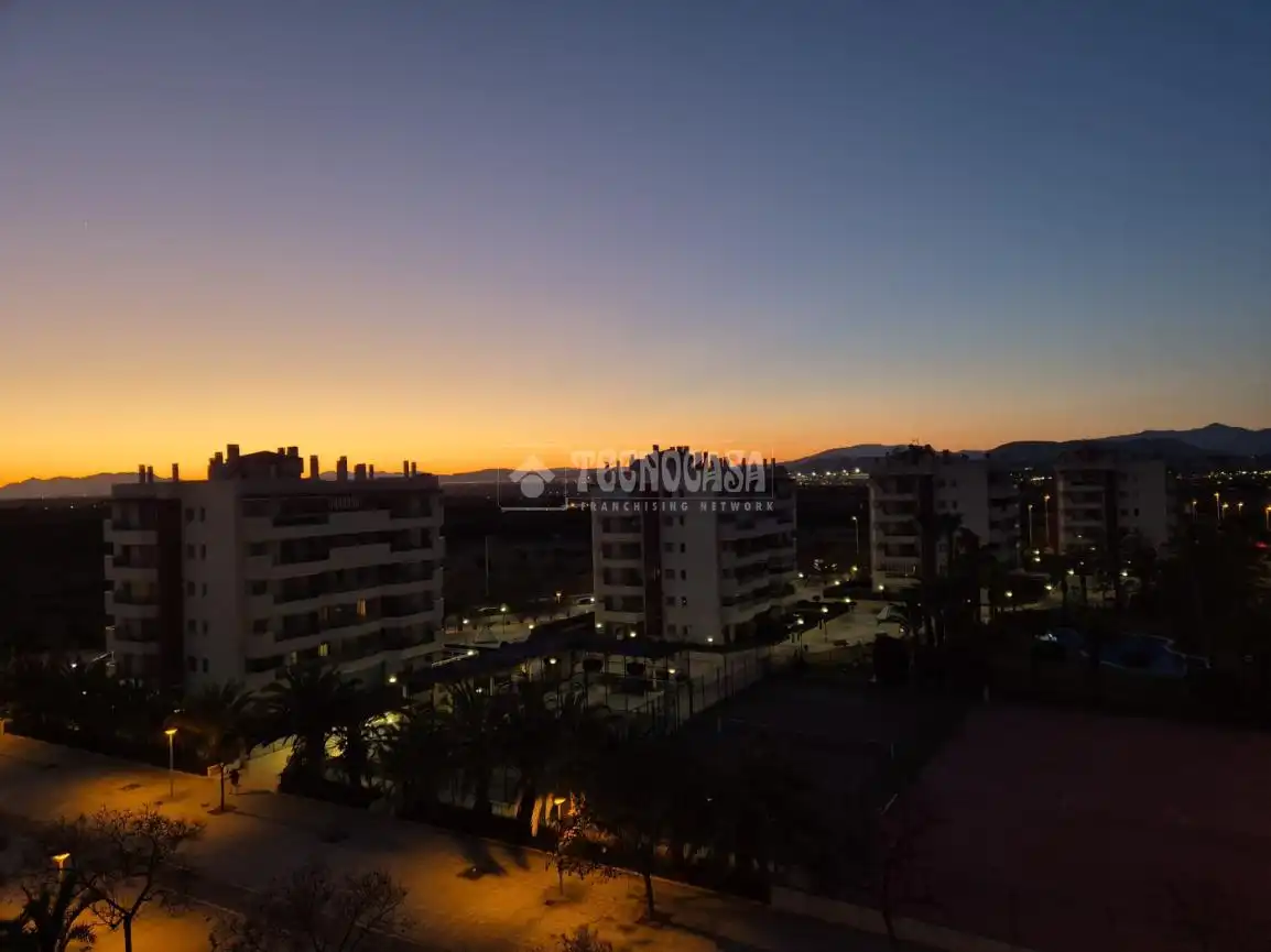 Vista exterior de Piso en venta en Alicante / Alacant con Aire acondicionado, Terraza y Piscina comunitaria