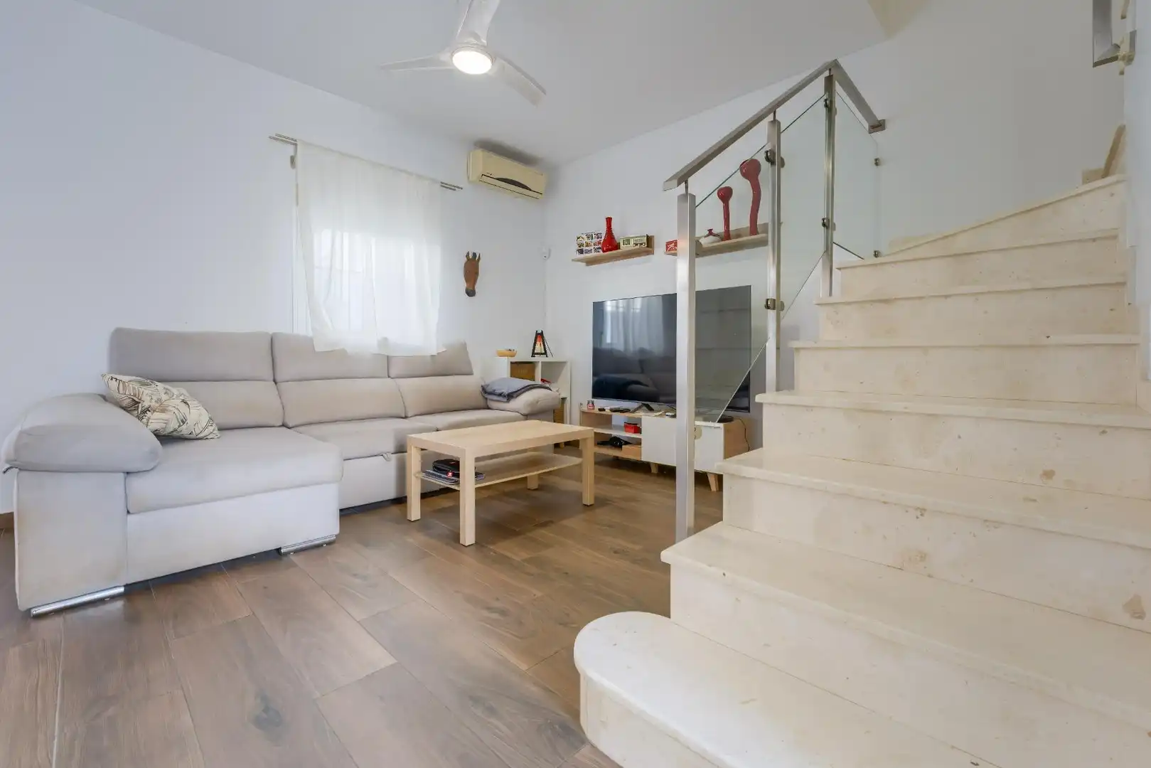 Sala de estar de Casa adosada en venta en Umbrete con Aire acondicionado, Terraza y Trastero