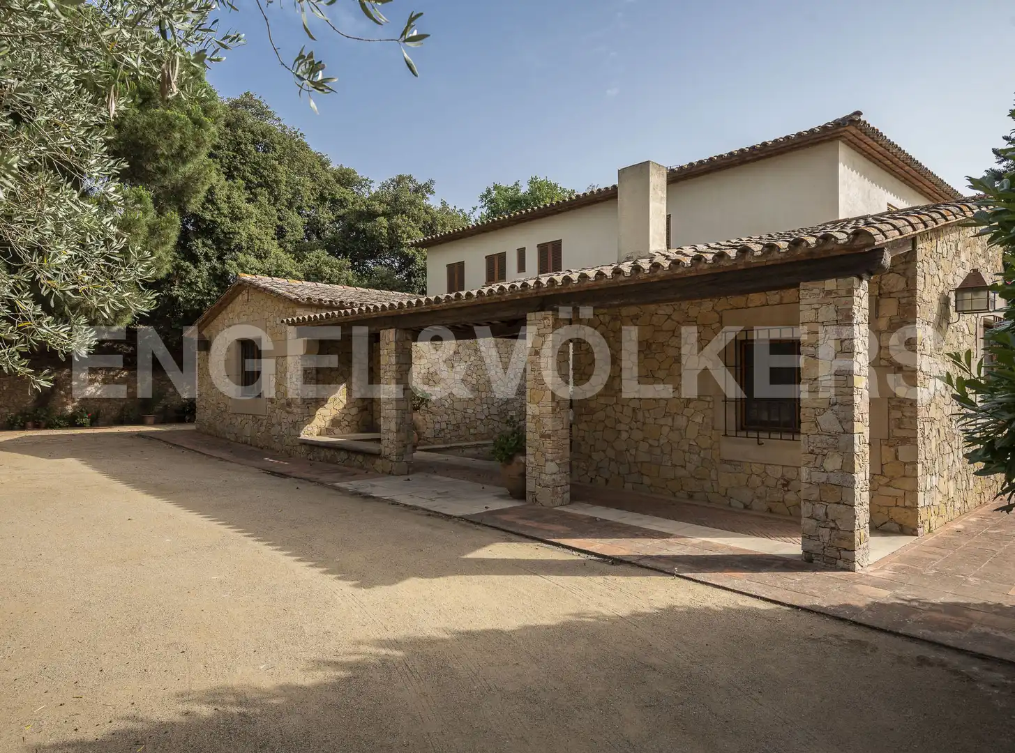 Außenansicht von Country house zum Verkauf in La Garriga mit Heizung und Schwimmbad